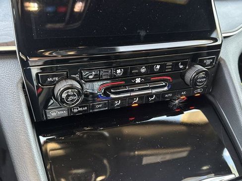 New 2025 Jeep Grand Cherokee Limited w/ Luxury Tech Group II image 26