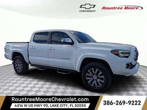 Used 2022 Toyota Tacoma Limited image 1
