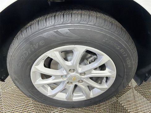 Used 2021 Chevrolet Equinox LT image 17