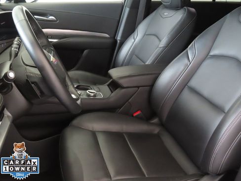 Used 2025 Cadillac XT4 Premium Luxury image 13