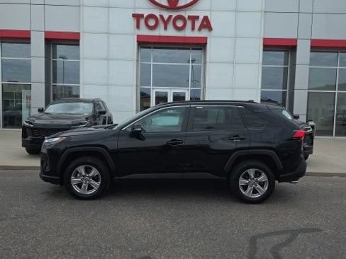 Used 2025 Toyota RAV4 XLE AWD/4WD image 2