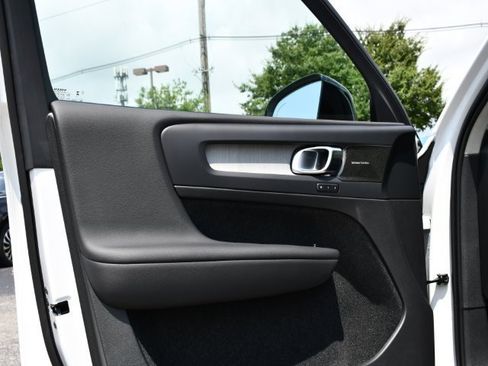 New 2025 Volvo XC40 B5 Plus w/ Protection Package Premier image 10