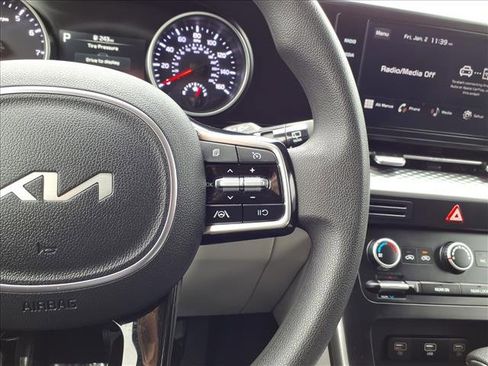 Certified 2024 Kia Carnival LX image 28