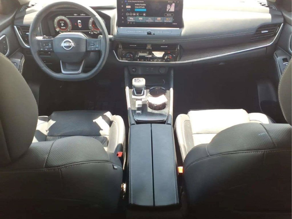 Certified 2025 Nissan Rogue Platinum FWD image 11