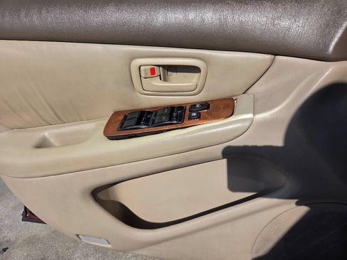 Used 2001 Lexus ES 330 FWD image 11