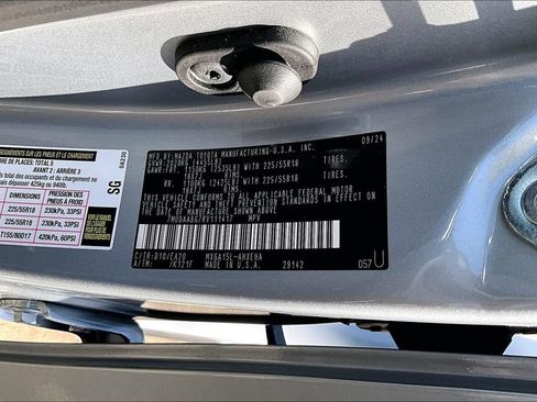 Used 2024 Toyota Corolla Cross XLE w/ Convenience Package AWD/4WD image 17