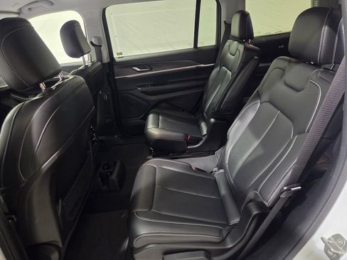 Used 2023 Jeep Grand Cherokee L Limited AWD/4WD image 17