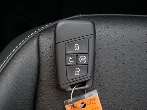 Certified 2024 Volkswagen Tiguan SE R-Line image 35