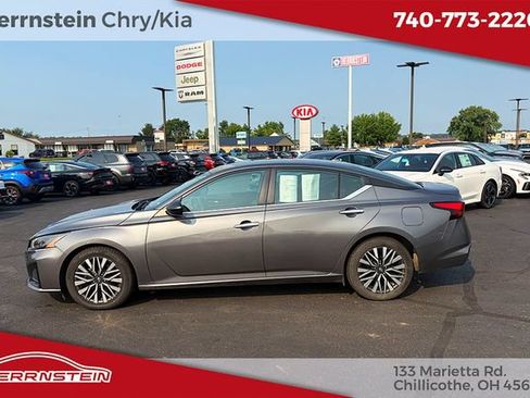 Used 2024 Nissan Altima 2.5 SV FWD image 4