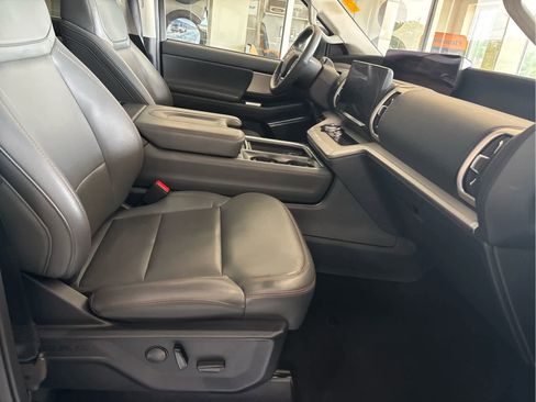Used 2025 Ford Expedition Active AWD/4WD image 37