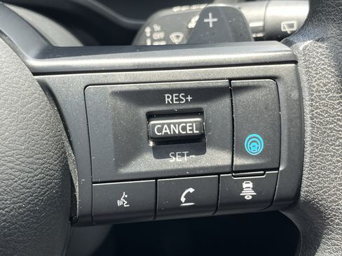 Used 2024 Nissan Rogue SV AWD/4WD image 21