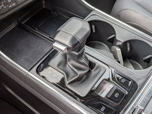 Used 2025 Kia Carnival SX Prestige image 26