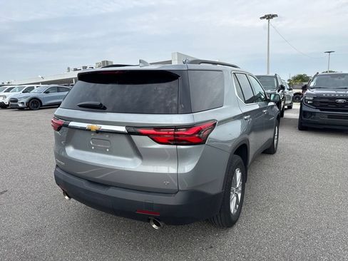 Used 2023 Chevrolet Traverse LT FWD image 2
