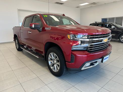 Used 2019 Chevrolet Silverado 1500 High Country w/ Technology Package AWD/4WD image 4