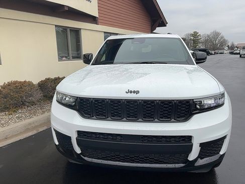 New 2025 Jeep Grand Cherokee L Altitude image 3