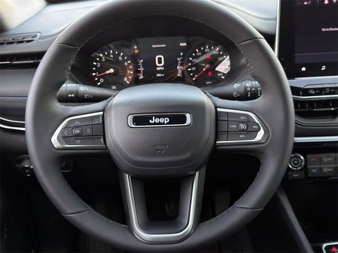 New 2026 Jeep Compass Latitude image 12