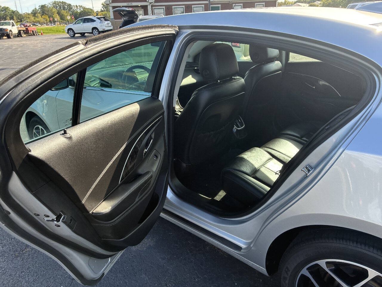 Used 2016 Buick LaCrosse Sport Touring FWD image 16