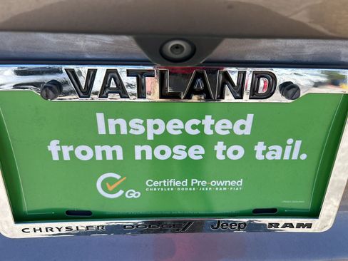 Certified 2017 Chrysler Pacifica Limited w/ Advanced Safetytec Group image 9