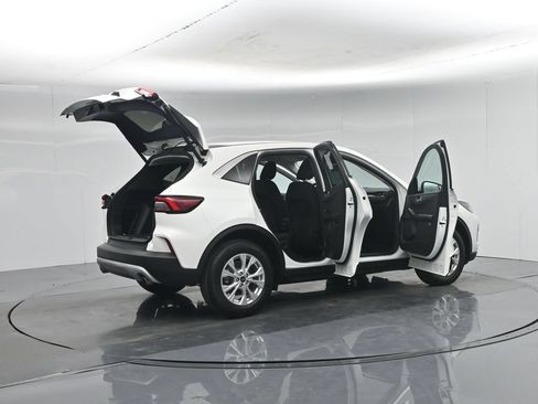 Used 2023 Ford Escape Active w/ Tech Pack #2 FWD image 5