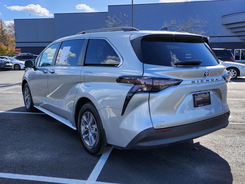 Used 2024 Toyota Sienna XLE w/ XLE Plus Package image 14