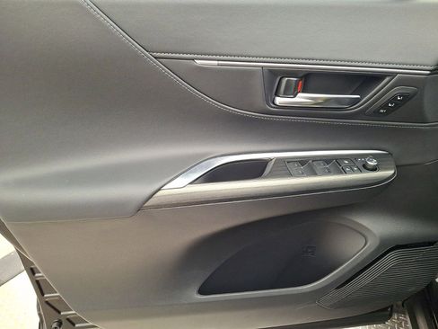 Used 2024 Toyota Venza Nightshade image 10