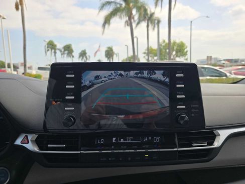 Used 2023 Toyota Sienna LE FWD image 30