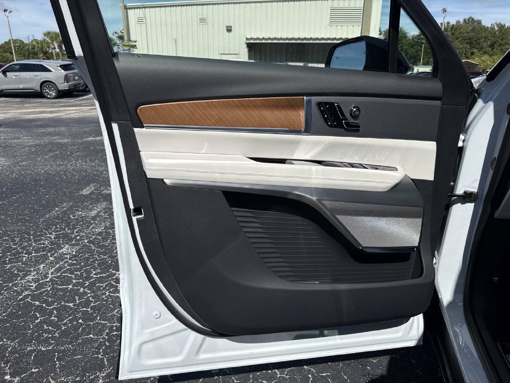 New 2027 Cadillac Vistiq Sport AWD/4WD image 19