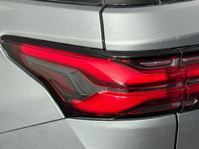 Used 2023 Chevrolet Traverse LS AWD/4WD image 33