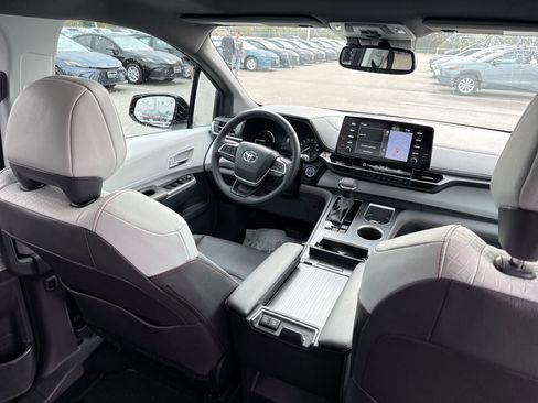 Certified 2024 Toyota Sienna XSE image 22
