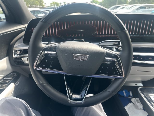 Used 2023 Cadillac Lyriq 2WD image 14