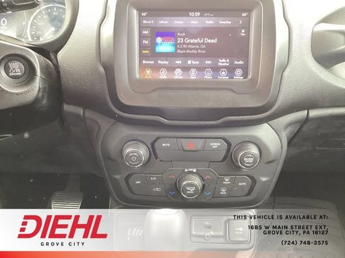 Used 2018 Jeep Renegade Latitude AWD/4WD image 18