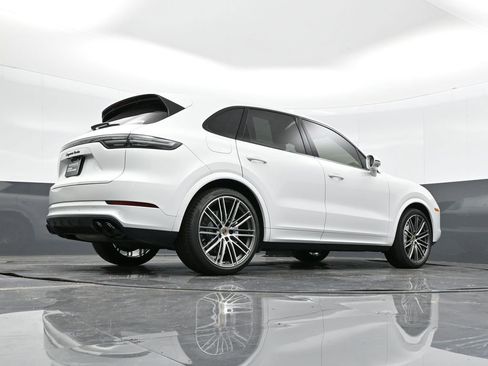Certified 2022 Porsche Cayenne Turbo image 37