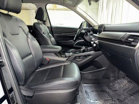 Used 2025 Kia Telluride S AWD/4WD image 24