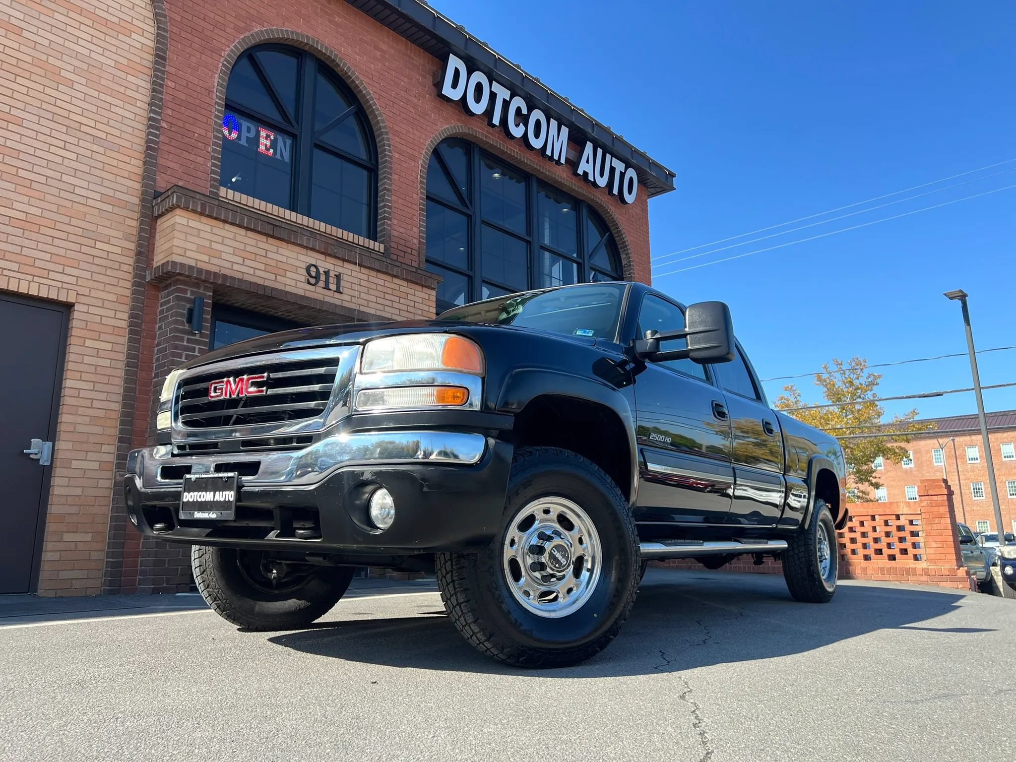 Used 2007 GMC Sierra 2500 SLE w/ Onstar Plus Package AWD/4WD image 3