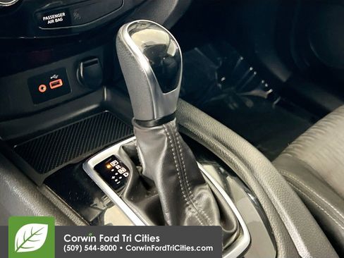 Used 2018 Nissan Rogue SV image 10