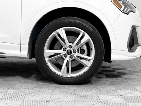 Certified 2024 Audi Q3 2.0T Premium Plus image 9