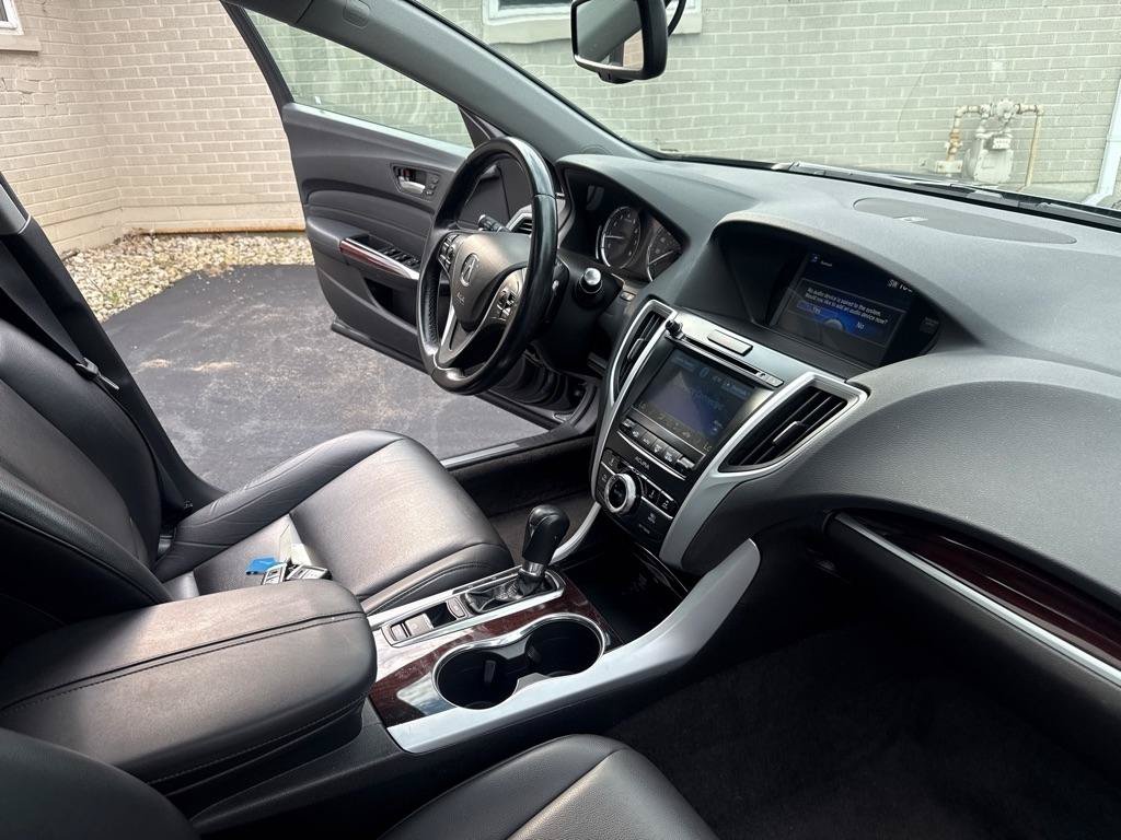 Used 2017 Acura TLX FWD image 18