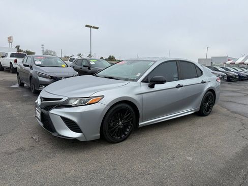 Used 2019 Toyota Camry SE image 3