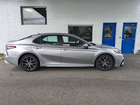 Used 2022 Toyota Camry SE FWD image 11