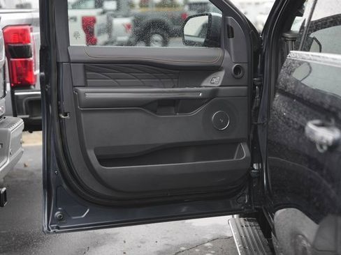 Certified 2023 Ford Expedition Platinum image 30