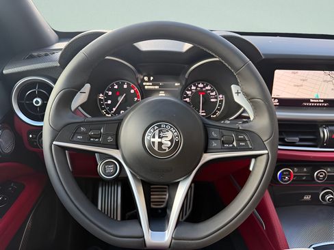 Used 2019 Alfa Romeo Stelvio Ti Sport w/ Quick Order Package 22S Sport AWD/4WD image 18