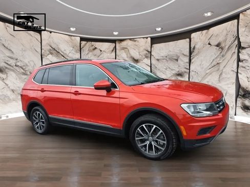 Used 2018 Volkswagen Tiguan SE AWD/4WD image 3
