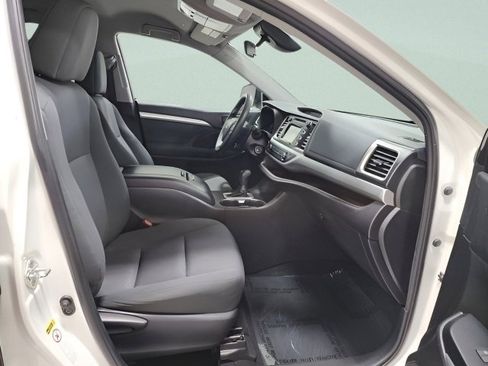 Used 2019 Toyota Highlander LE image 13