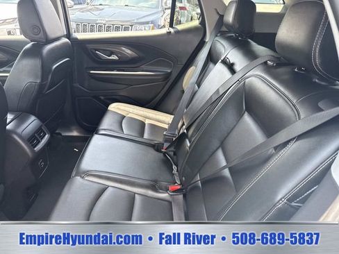 Used 2024 GMC Terrain SLT AWD/4WD image 25