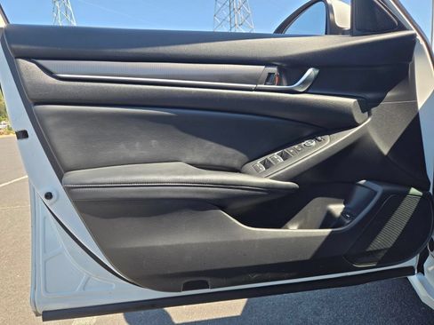 Used 2018 Honda Accord Sport image 13