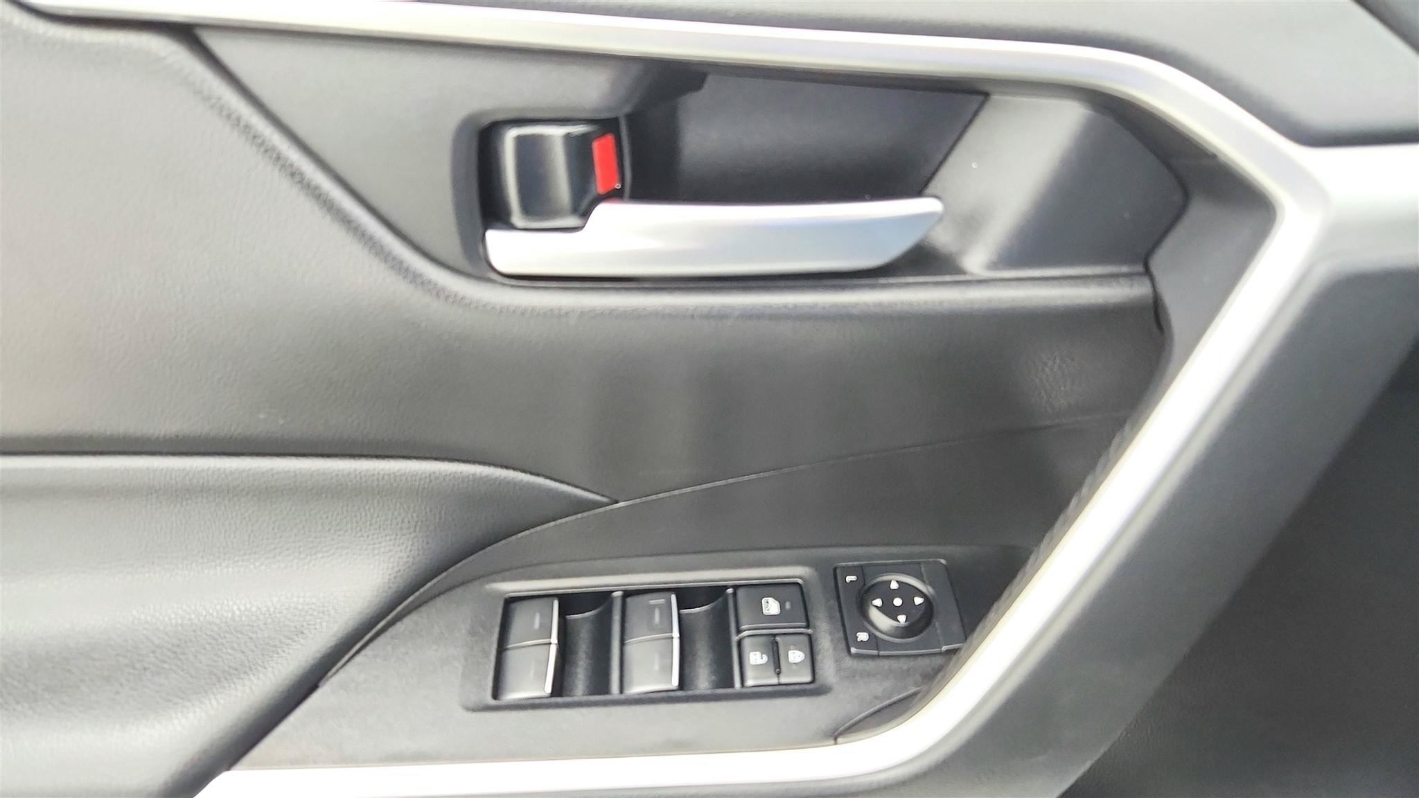 Used 2025 Toyota RAV4 XLE FWD image 22