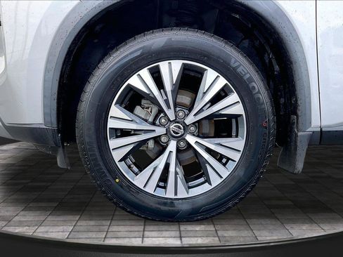 Certified 2021 Nissan Rogue SV FWD image 10