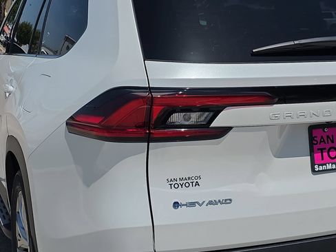 Used 2025 Toyota Grand Highlander AWD Hybrid image 30