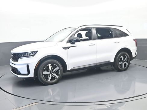 Used 2022 Kia Sorento EX w/ Panoramic Sunroof Package FWD image 2