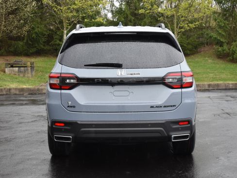New 2025 Honda Pilot Black Edition image 17